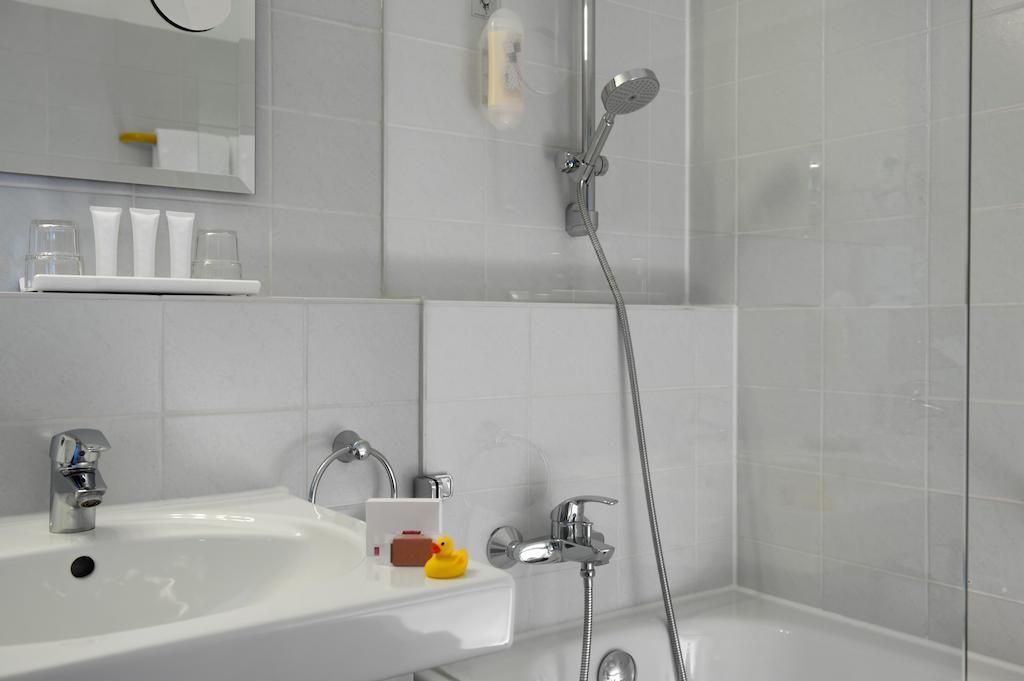 One-Bedroom Apartment,848547050:JPEG